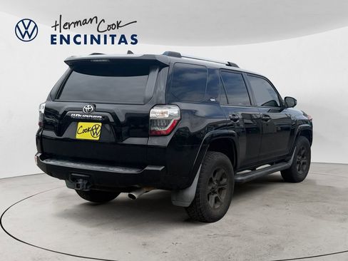 Used 2019 Toyota 4Runner SR5 AWD/4WD image 5