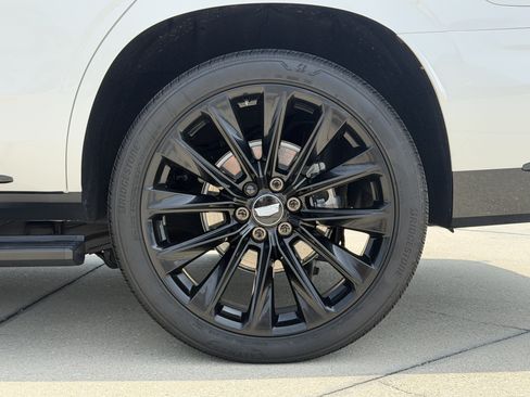Certified 2025 Cadillac Escalade Sport Platinum w/ LPO, ONYX Package AWD/4WD image 34