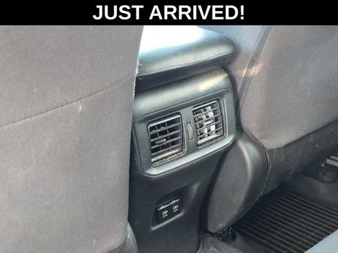 Used 2019 Toyota RAV4 XLE w/ Convenience Package FWD image 11