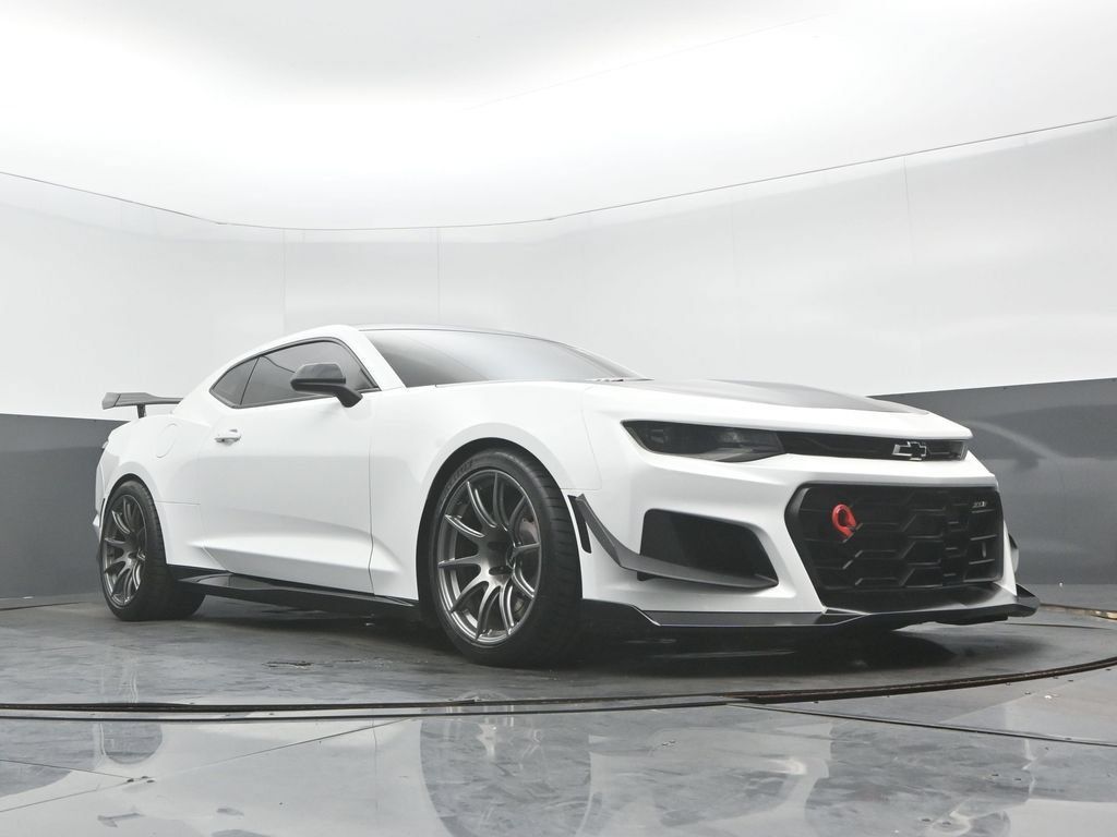 Used 2019 Chevrolet Camaro ZL1 RWD image 26