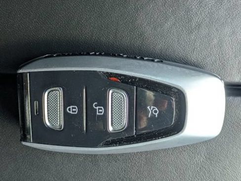 Used 2021 Aston Martin DBX AWD/4WD image 30