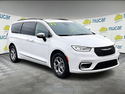 Used 2023 Chrysler Pacifica Limited