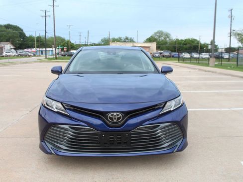 Used 2018 Toyota Camry LE FWD image 2