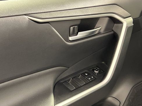 Used 2025 Toyota RAV4 XLE image 15