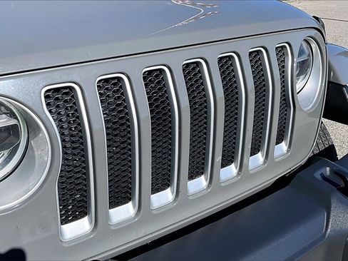 Used 2021 Jeep Wrangler Unlimited Sahara image 32