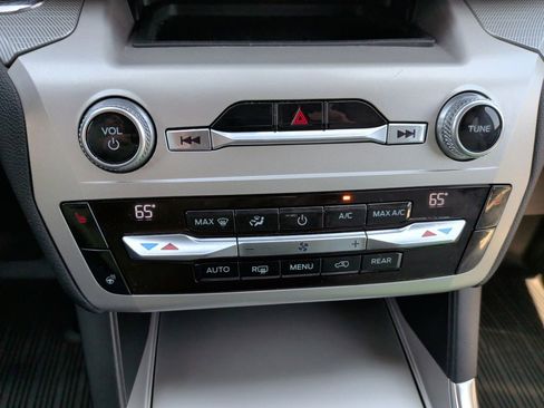 Used 2021 Ford Explorer XLT w/ Equipment Group 202A AWD/4WD image 23
