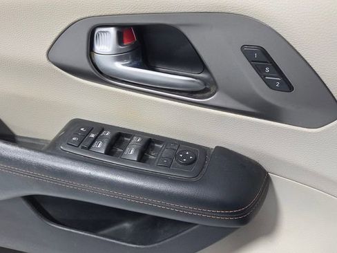 Used 2020 Chrysler Pacifica Touring-L Plus w/ Tire & Wheel Group image 32