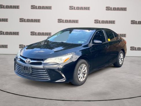 Used 2016 Toyota Camry LE image 1
