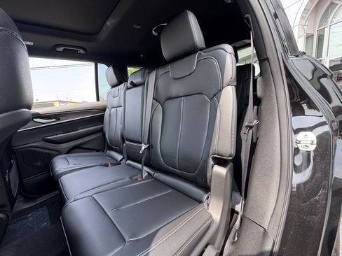 New 2025 Jeep Grand Cherokee L Limited w/ Black Appearance Package image 13