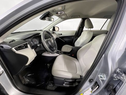 Used 2023 Toyota Corolla Cross L image 19