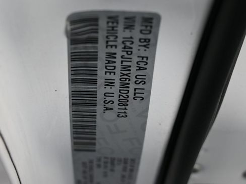 Used 2021 Jeep Cherokee Latitude Lux w/ Comfort/Convenience Group image 17