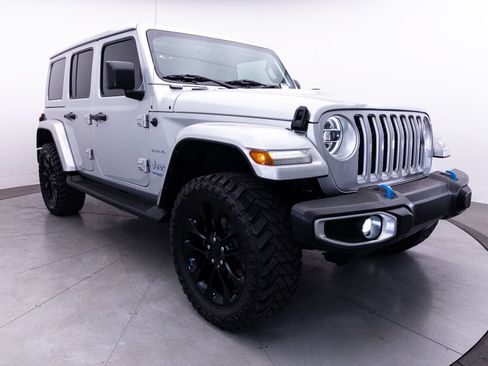 Used 2022 Jeep Wrangler Unlimited Sahara AWD/4WD image 17