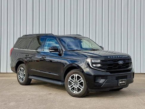 Certified 2025 Ford Expedition Active AWD/4WD image 8