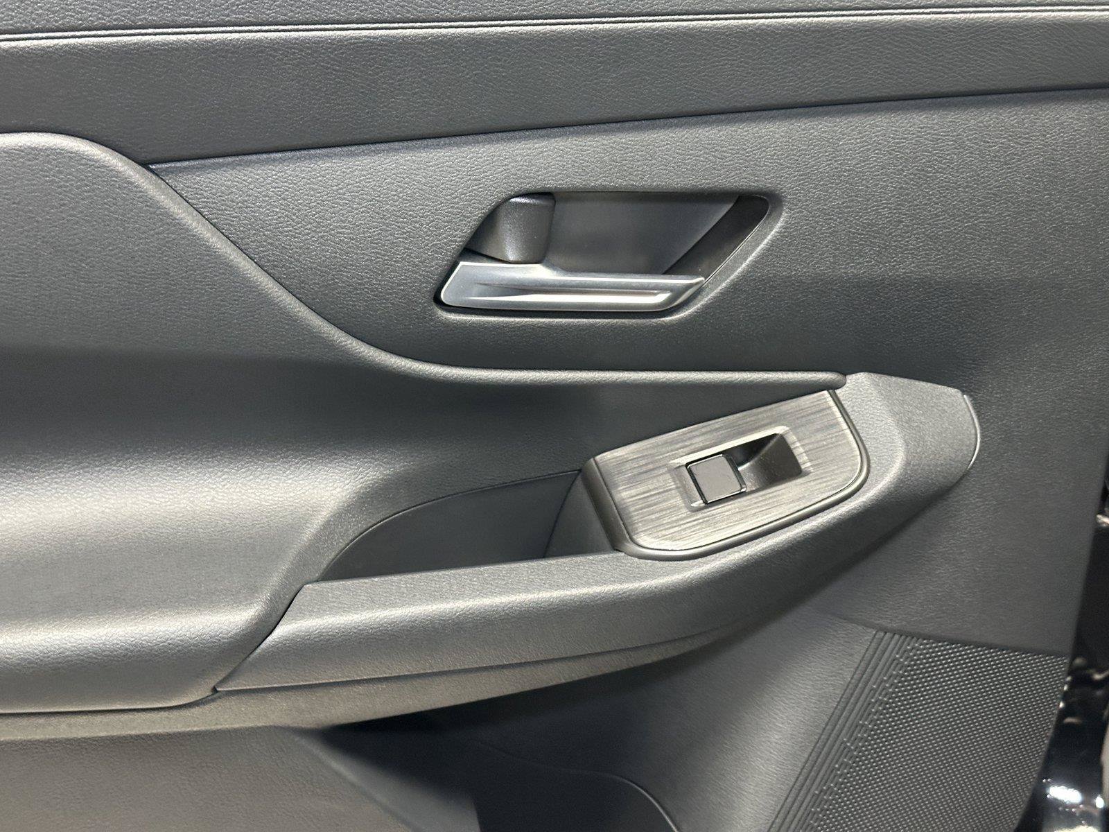 Used 2026 Nissan Sentra SR w/ Floor Mat Package FWD image 30
