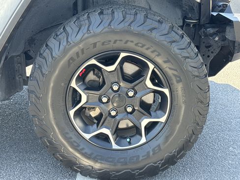 Used 2023 Jeep Wrangler Unlimited Rubicon AWD/4WD image 12