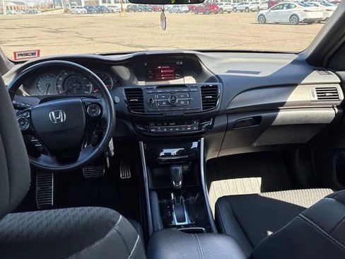 Used 2017 Honda Accord Sport image 17