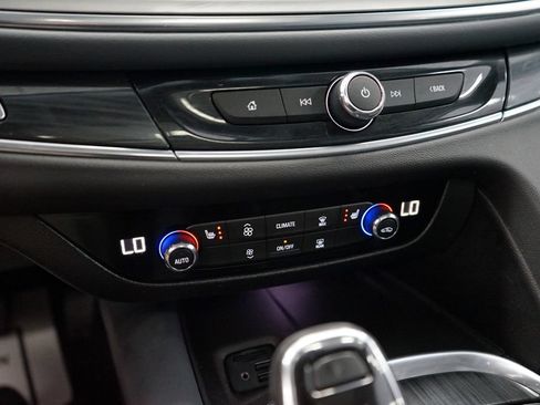 Used 2020 Buick Enclave Essence w/ Sound and Sites Package AWD/4WD image 38