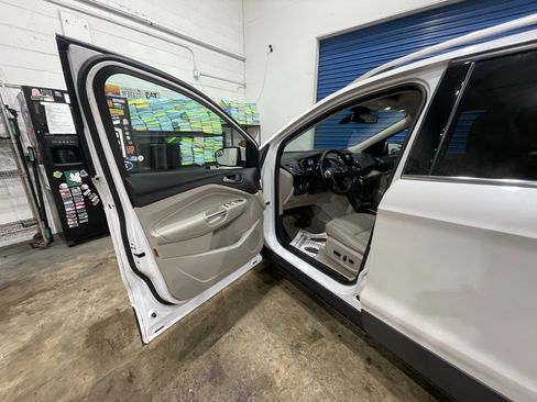 Used 2015 Ford Escape Titanium image 28