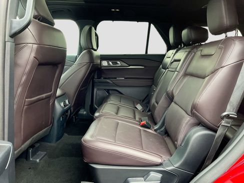 Used 2025 Ford Explorer Platinum image 24