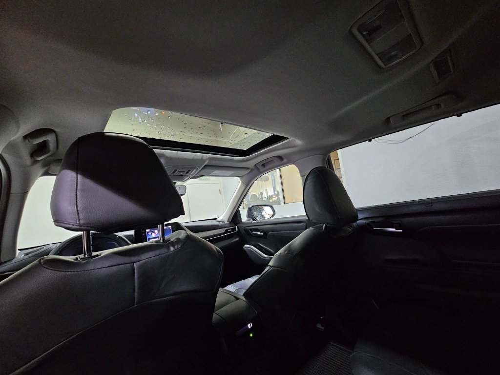 Used 2022 Toyota Highlander XLE AWD/4WD image 25