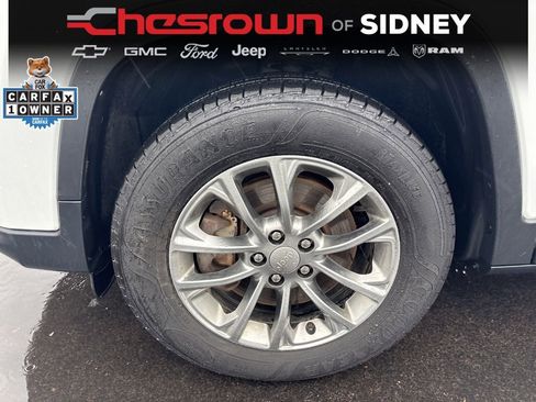 Used 2019 Jeep Cherokee Latitude Plus w/ Comfort/Convenience Group image 9