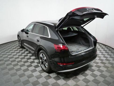 Used 2023 Audi e-tron Premium Plus w/ Premium Plus Package AWD/4WD image 30