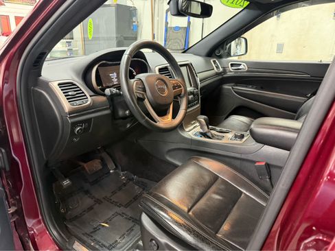 Used 2017 Jeep Grand Cherokee Limited w/ Luxury Group II AWD/4WD image 10
