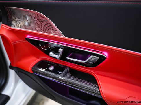 Used 2022 Mercedes-Benz SL 55 AMG 4MATIC w/ Driver Assistance Package image 62