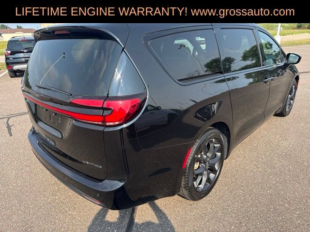 Used 2025 Chrysler Pacifica Limited FWD image 8
