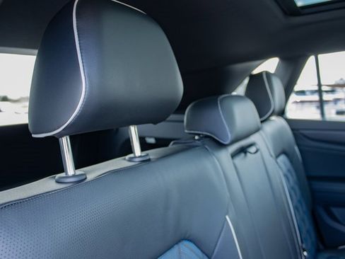 Used 2024 Volkswagen Atlas Cross Sport SEL Premium R-Line image 33