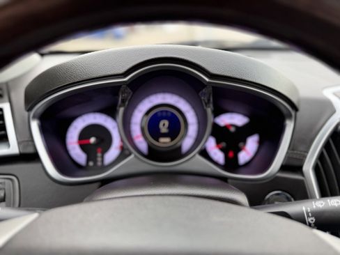 Used 2011 Cadillac SRX Luxury image 18