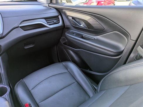 Used 2024 GMC Terrain SLT image 12