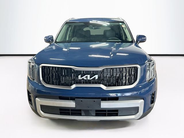 Used 2024 Kia Telluride EX w/ EX Captain's Chair Package AWD/4WD image 2