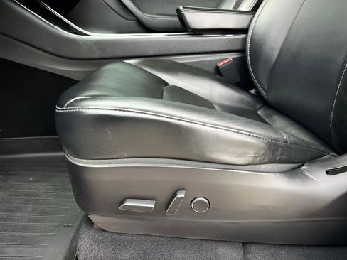 Used 2021 Tesla Model Y Long Range image 35