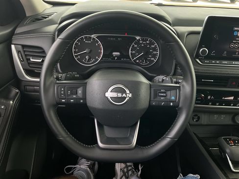 Used 2025 Nissan Rogue SV FWD image 28