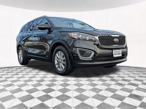 Used 2016 Kia Sorento LX image 12