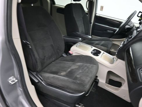 Used 2016 Dodge Grand Caravan SXT image 21