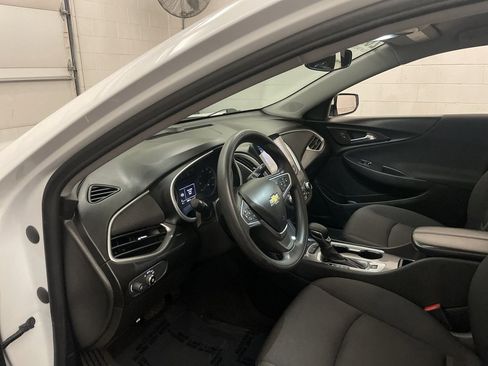Used 2022 Chevrolet Malibu LT image 4