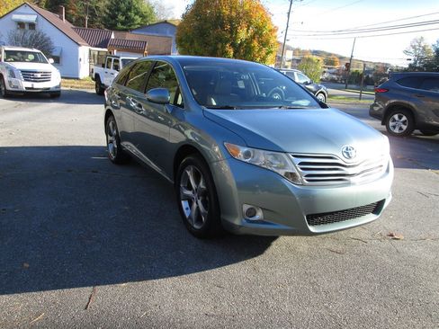 Used 2011 Toyota Venza AWD image 3