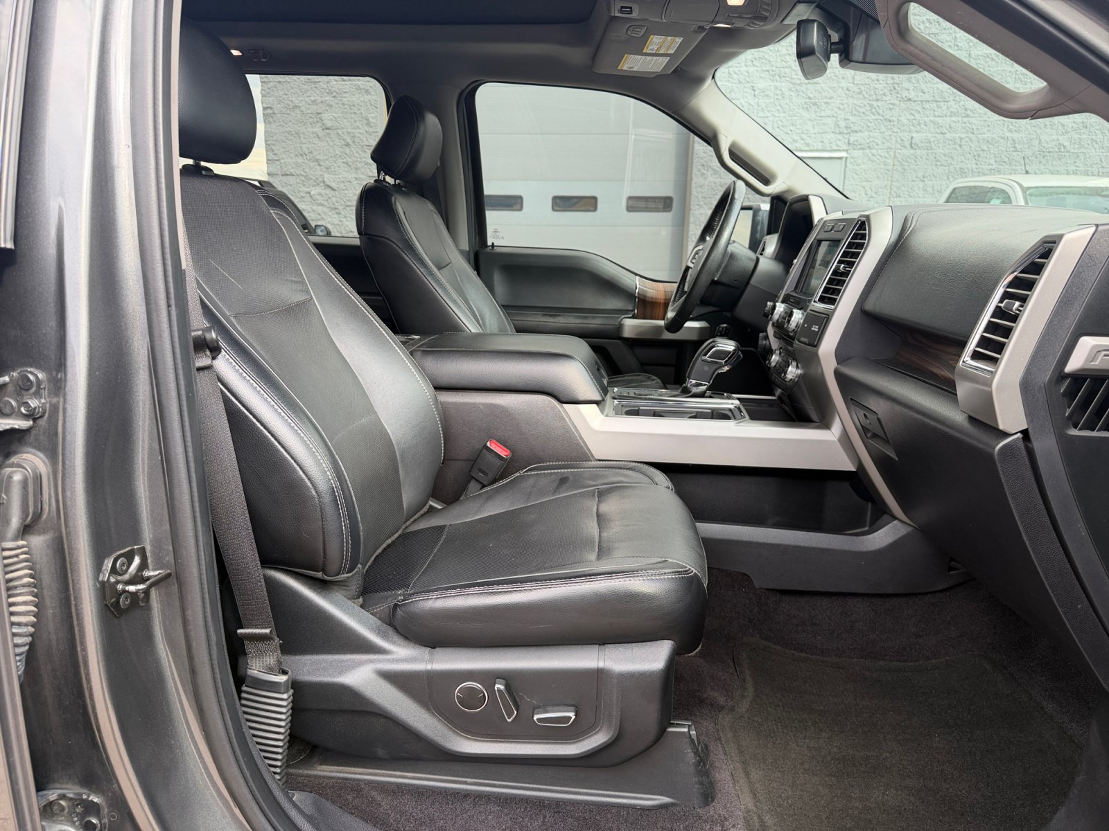 Used 2016 Ford F150 Lariat w/ Equipment Group 502A Luxury AWD/4WD image 33