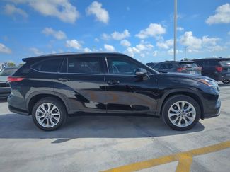 Used 2023 Toyota Highlander Limited video 4