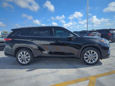 Used 2023 Toyota Highlander Limited image 4