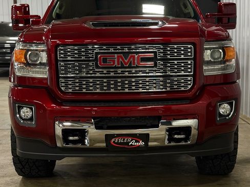 Used 2018 GMC Sierra 2500 Denali w/ Duramax Plus Package AWD/4WD image 7
