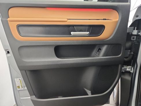 New 2025 Volkswagen ID. Buzz Pro S image 8