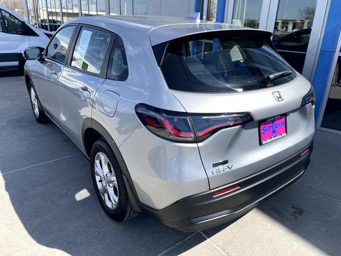 Used 2025 Honda HR-V LX image 2