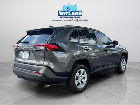 Used 2020 Toyota RAV4 LE FWD image 5