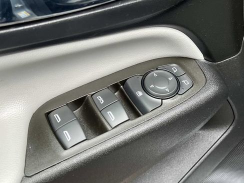 Used 2023 Chevrolet Equinox LS w/ LS Convenience Package FWD image 16