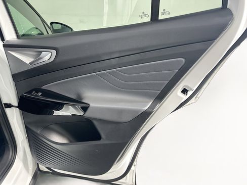 Used 2023 Volkswagen ID.4 Pro S image 32