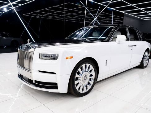 Used 2023 Rolls-Royce Phantom Sedan image 8