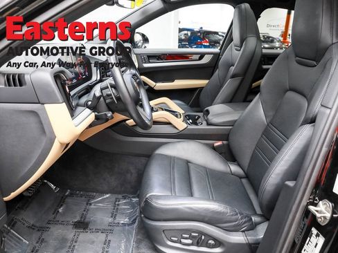 Used 2024 Porsche Cayenne Coupe w/ Premium Package Plus image 14